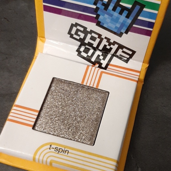 It's My Game Tetris Eyeshadow by ipsy - Picture 3 of 3